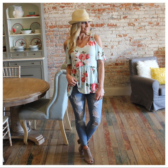 ✨LAST✨Mint floral cold shoulder tunic - Picture 4 of 4